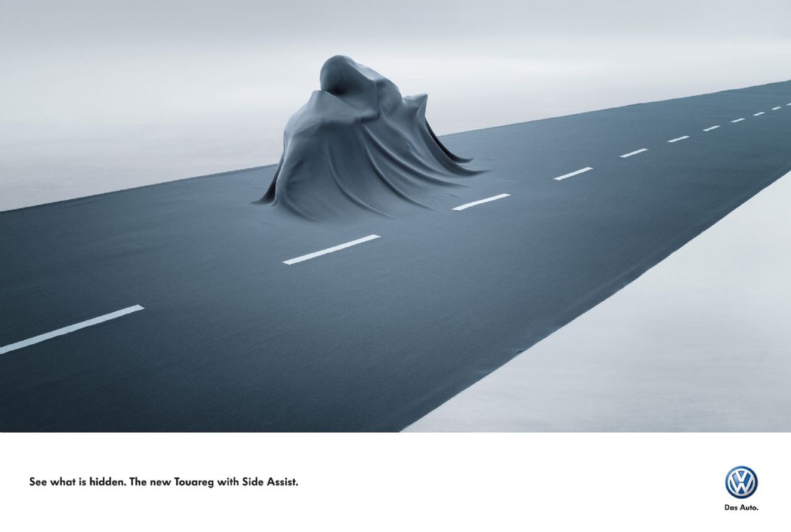 Campaign for the Side Assist of the VW Touareg, which warns drivers of other vehicles that might be too close to them or hidden in the blind spot.