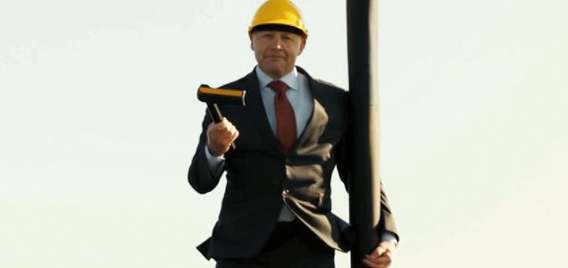 Volvo: "Live Tests campaign" [01:00]# Breathtaking live tests conducted to demonstrate the many benefits of Volvo trucks. Jean-Claude Van Damme performs an epic balancing act – and there is much more besides.