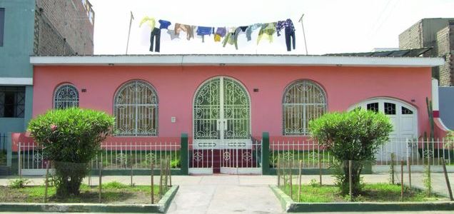 Cristal Beer Campaign:# Nondescript Peruvian apartment blocks are transformed into soccer stadiums – providing,
of course, there is Cristal beer at home. Pay-off:
Your house is your stadium. Cristal Beer is an
official sponsor of the FIFA 2014 World Cup.