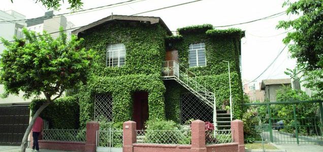 Cristal Beer Campaign:# Nondescript Peruvian apartment blocks are transformed into soccer stadiums – providing,
of course, there is Cristal beer at home. Pay-off:
Your house is your stadium. Cristal Beer is an
official sponsor of the FIFA 2014 World Cup.