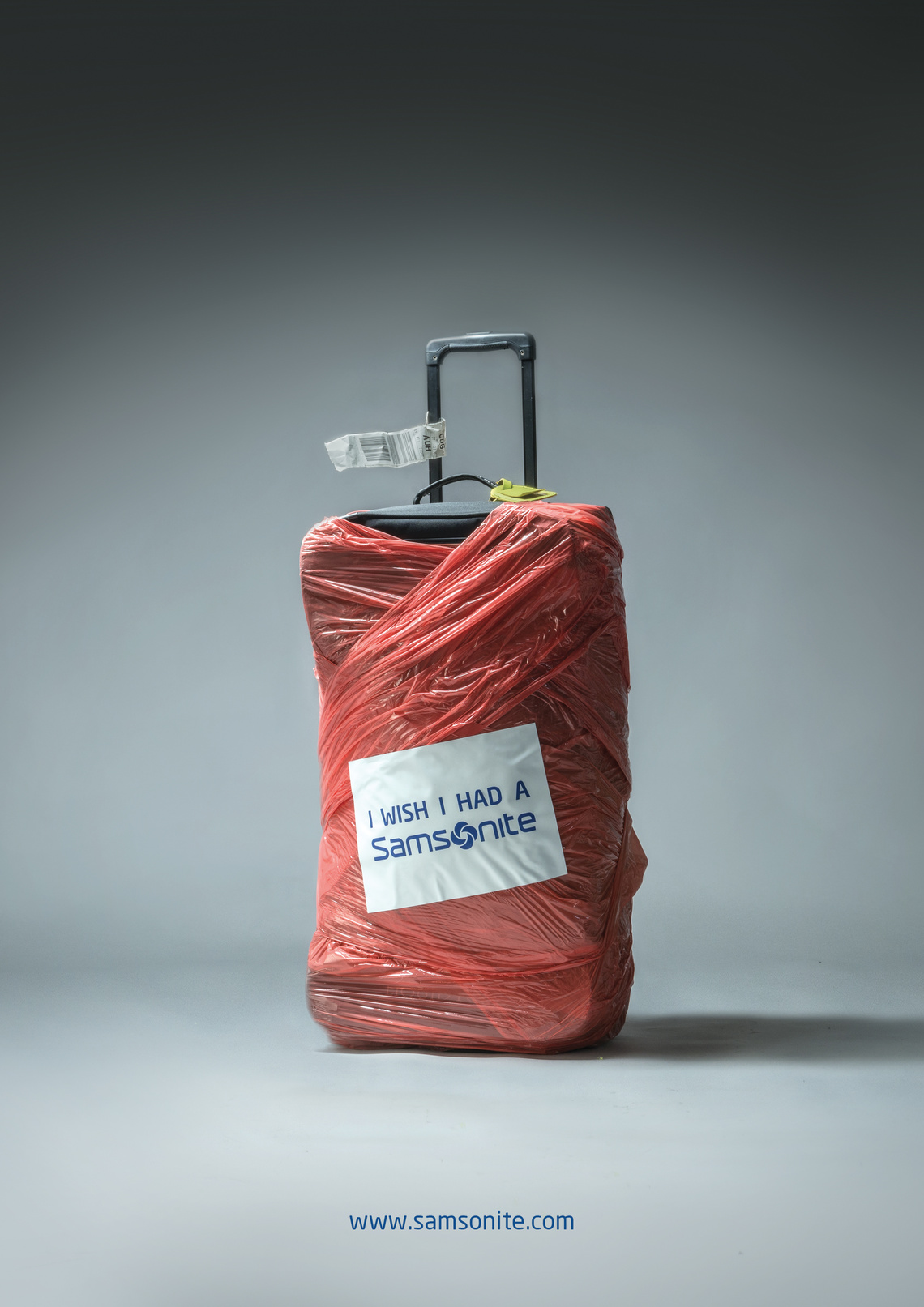 Campaign for Samsonite travel cases and bags run to tie in with a corresponding initiative in which a free wrapping service was made available at various
airports to non-users of the brand – attaching to their luggage the message “I wish I had a Samsonite.”