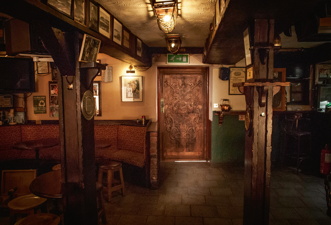 Outdoor campaign titled “Doors of Thrones” for Tourism Ireland, referencing the series Games of Thrones and designed to celebrate the country’s connection with the award-winning show. A series of 10 beautifully crafted doors were carved from trees that fell during a storm at the show’s filming location, each depicting an episode from the show’s Season 6. These were hung in pubs at various tourism hotspots across the country.